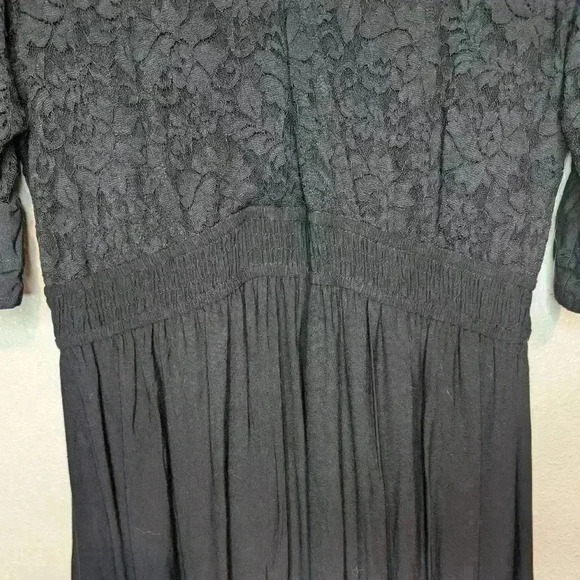 NWT Simplee Long Black lacey dress Size Medium with Bell sleeves and lace accent - Picture 3 of 10